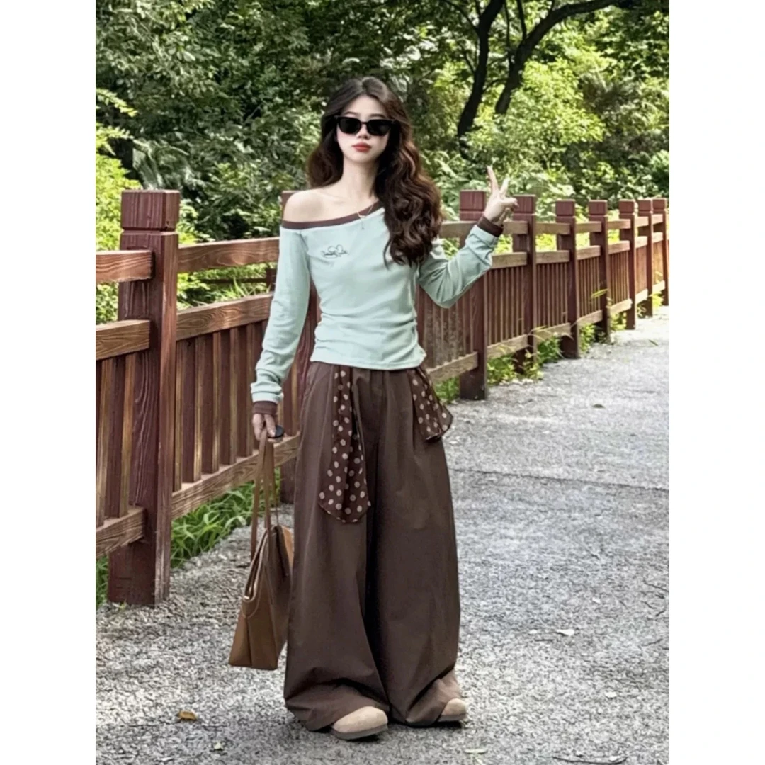 早秋季穿搭一整套！绿色斜肩长袖T恤美拉德套装女2巨好看的阔腿裤