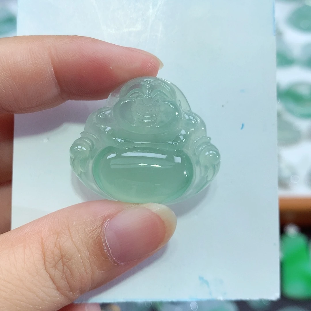 翡翠未镶嵌颈饰佛