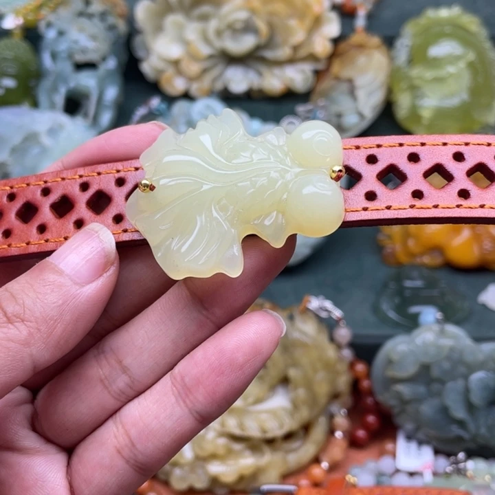 蛇纹石玉吊坠未镶嵌