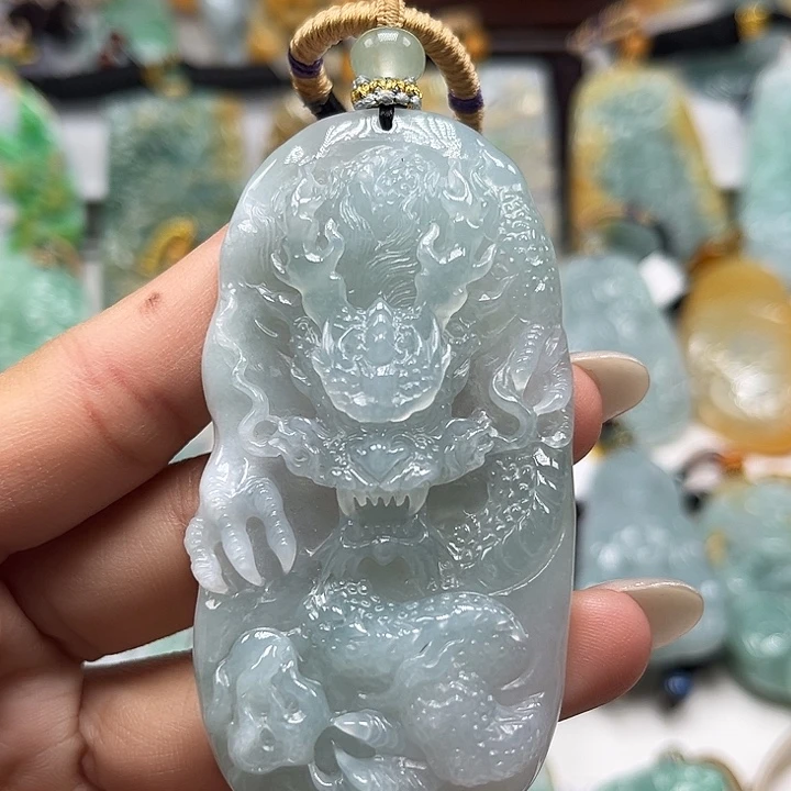 翡翠未镶嵌颈饰龙牌