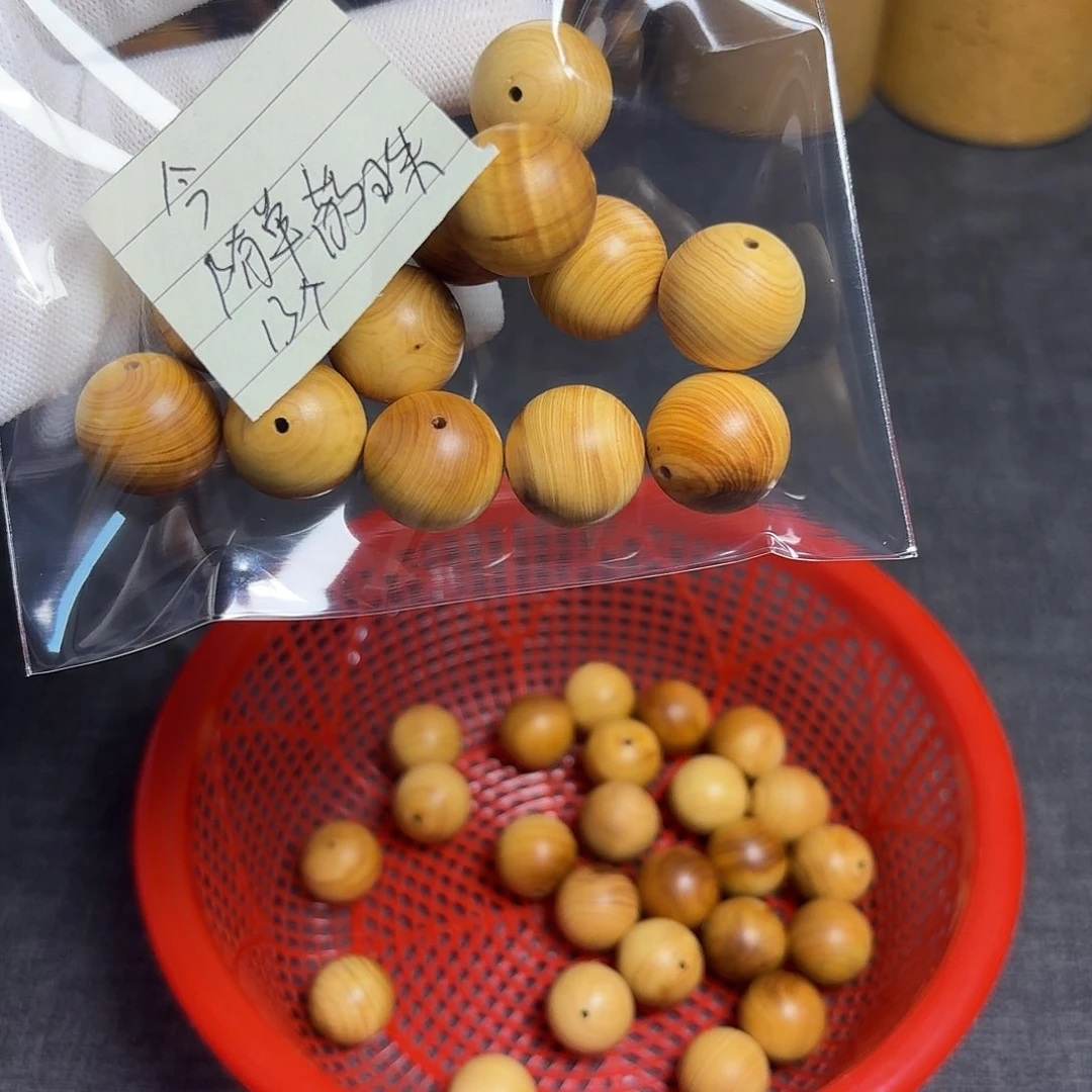 柏木（崖柏）今***腿散珠1.8 ，13颗