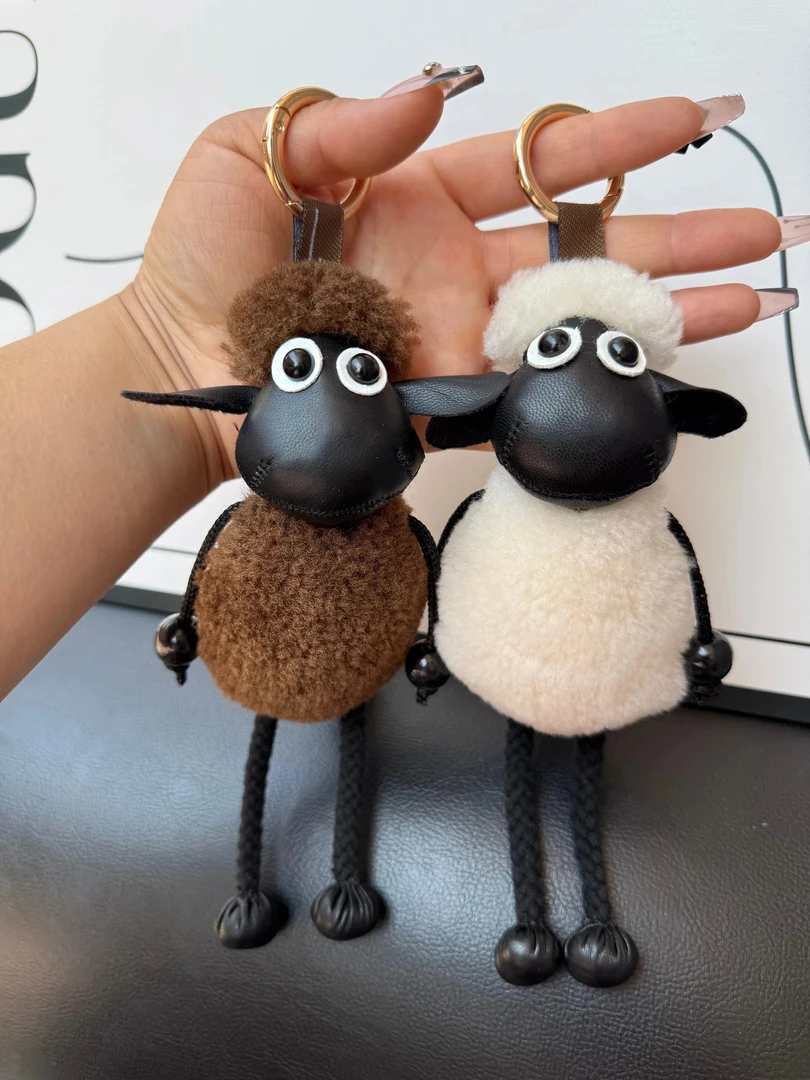小羊肖恩 真羊毛小羊ins钥匙扣挂件高级感卡通公仔包挂饰生日礼物
