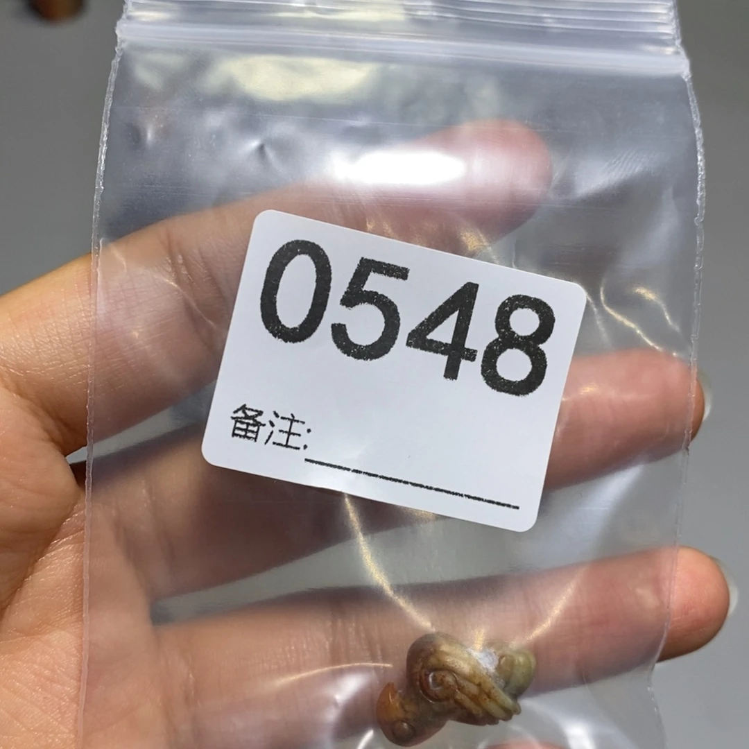 颈饰未镶嵌透闪石质玉水**?