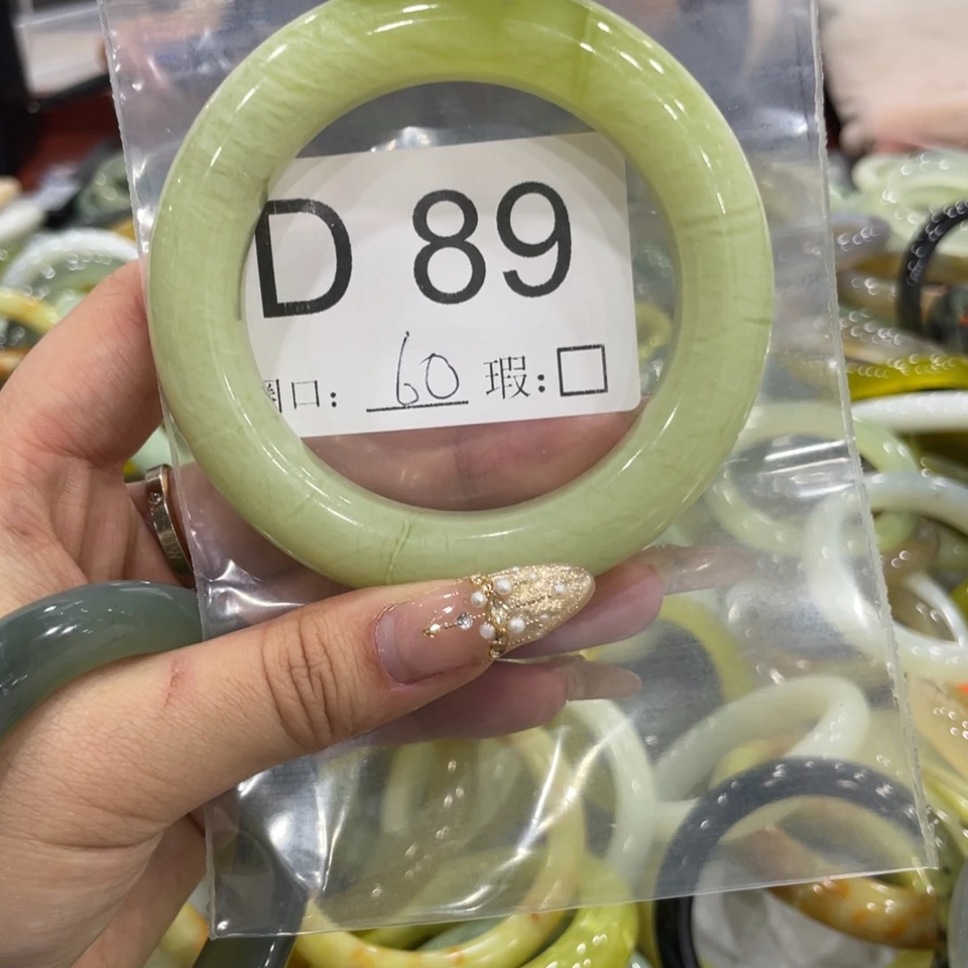 未镶嵌蛇纹石玉颈饰少***龙