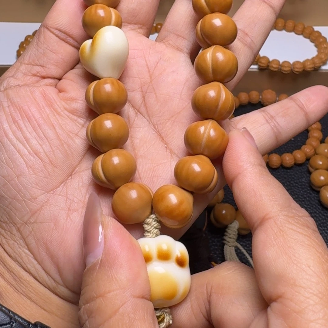 猴头核桃吊坠屁桃