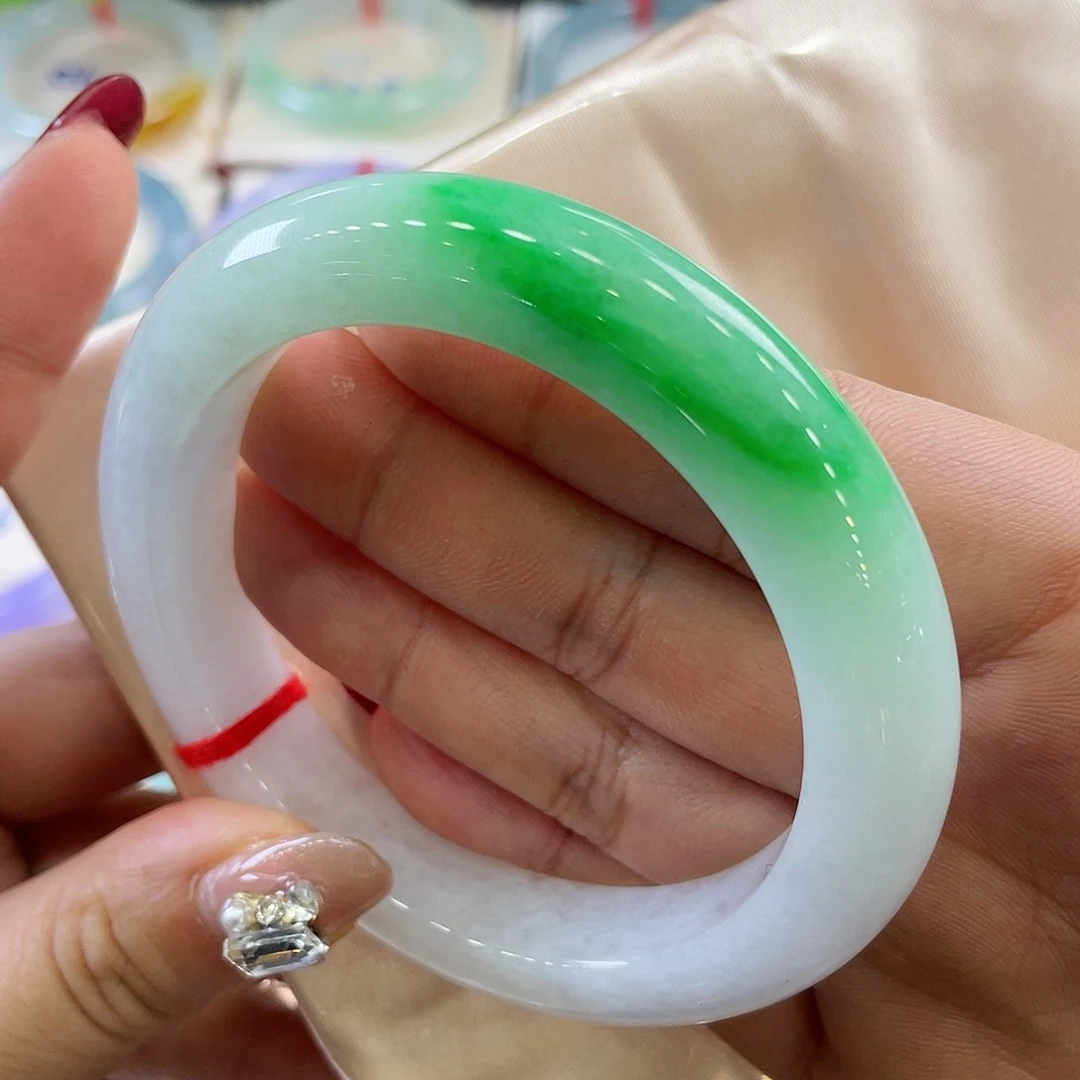 未镶嵌手镯翡翠61圈白底青毕业