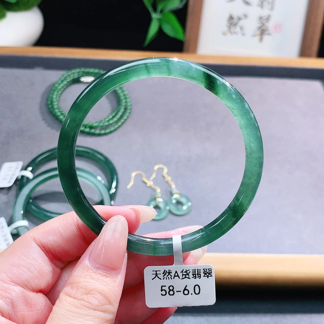 翡翠手镯（圆镯）未镶嵌