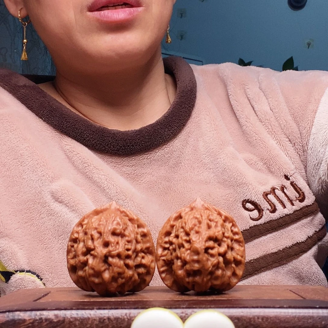 文玩核桃吊坠观音帽