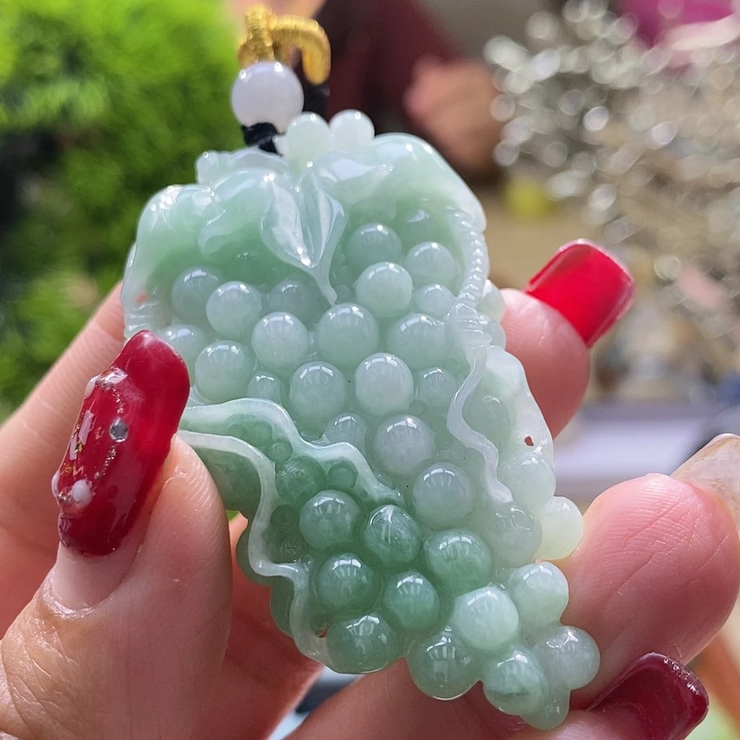 【闪购商品】翡翠颈饰未镶嵌葡萄