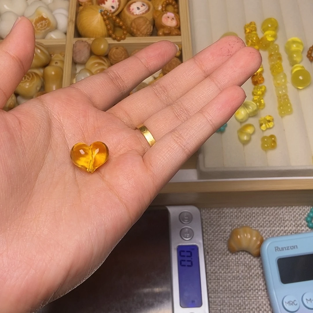 猴头核桃吊坠爱心蜜