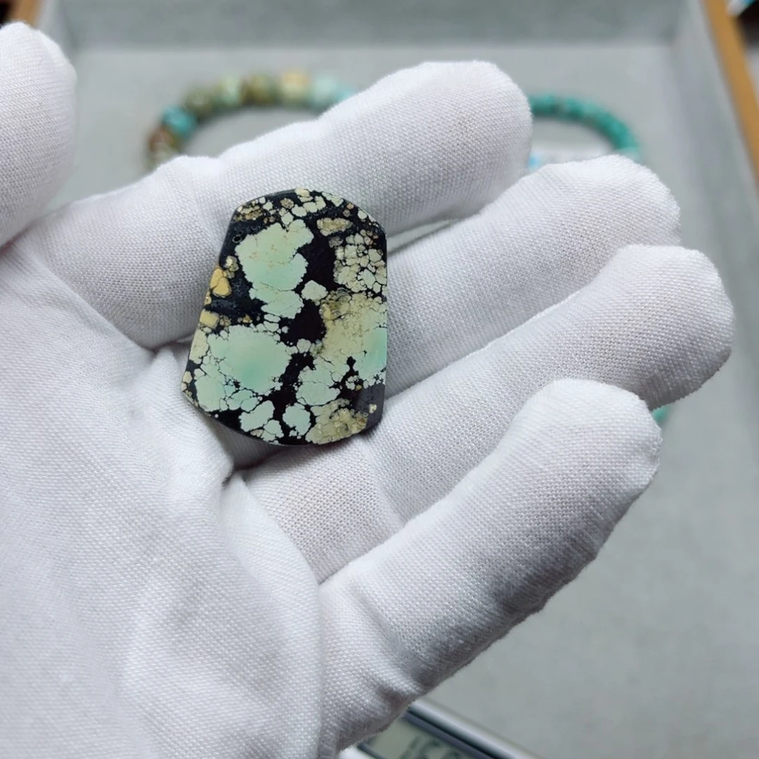 绿松石未镶嵌挂件