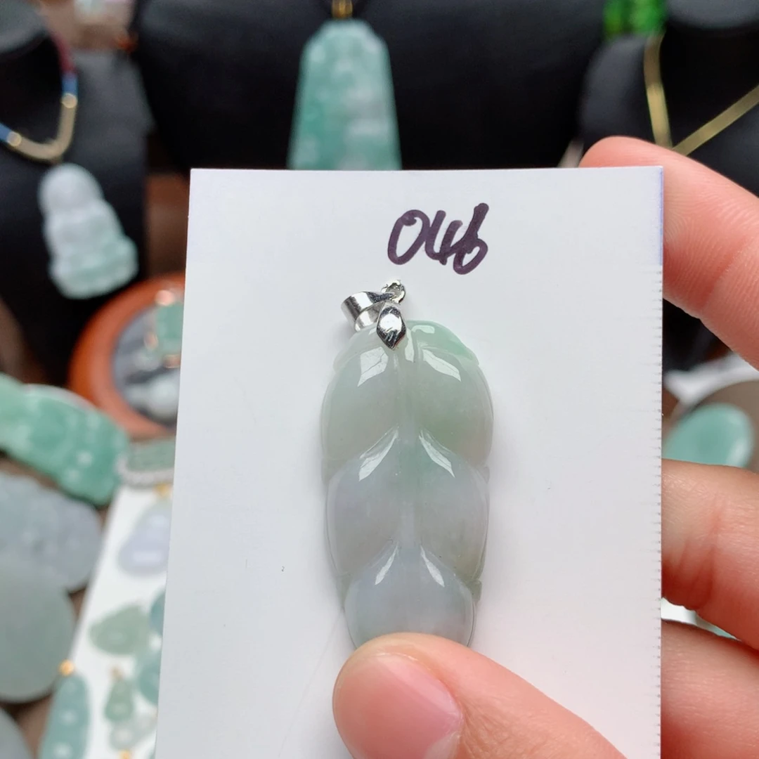 翡翠颈饰合金吊坠