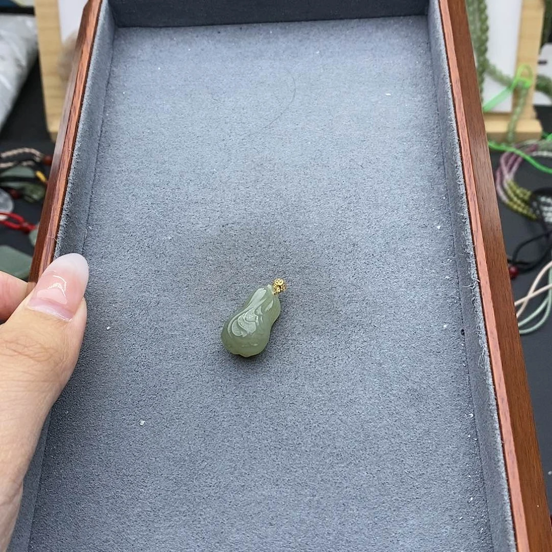 和田玉吊坠(不含链)18K金镶嵌