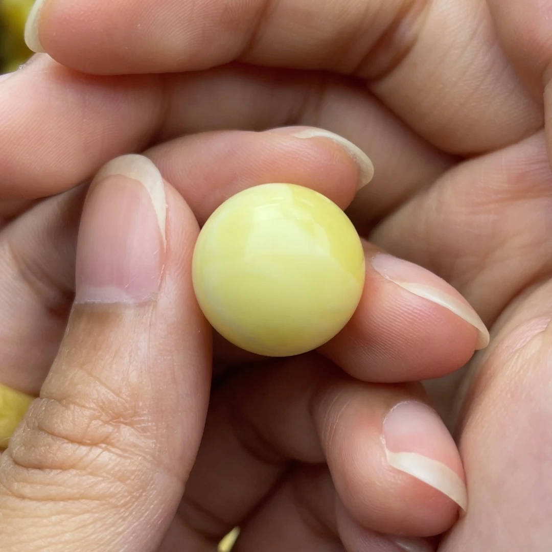 琥珀未镶嵌颈饰浓蜡瓷白妖花