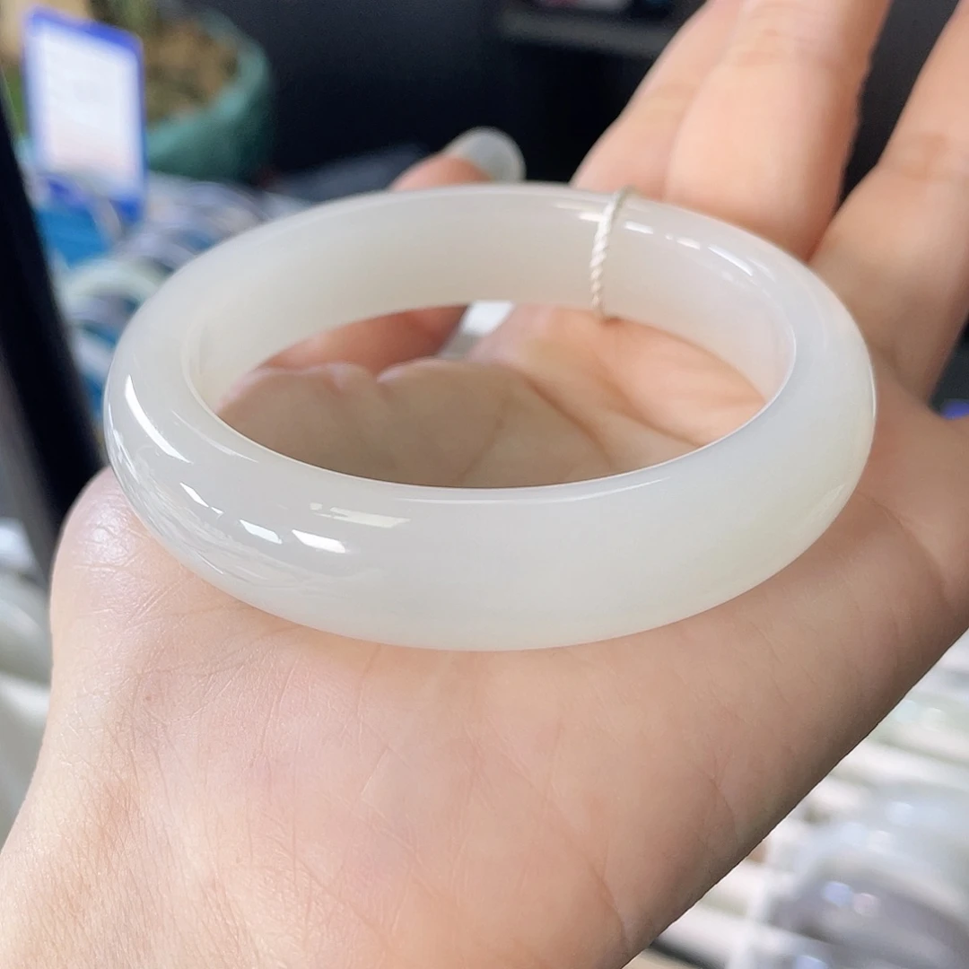 和田玉未镶嵌手镯暖白，冰胶，有水线，底子超细，捡漏