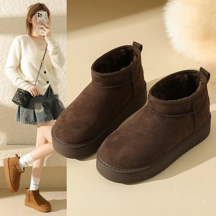 棉靴加绒加厚心随脚动，一双好雪地靴就够了。牛反绒（磨砂皮）松糕