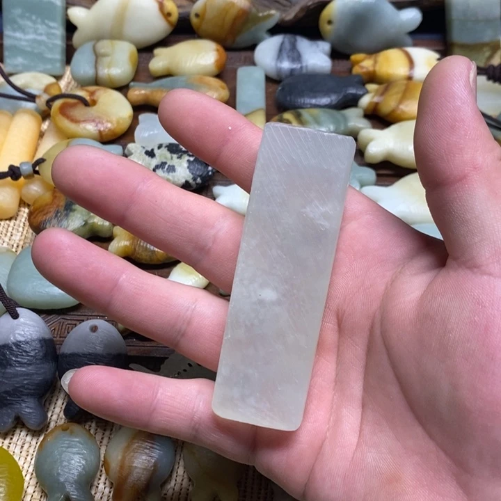 好***7蛇纹石玉未镶嵌颈饰