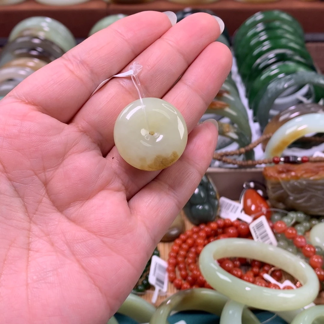 颈饰未镶嵌和田玉（糖玉）吊坠