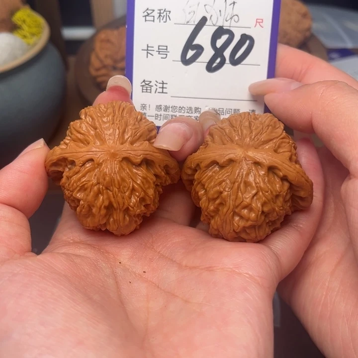 文玩核桃吊坠白狮子