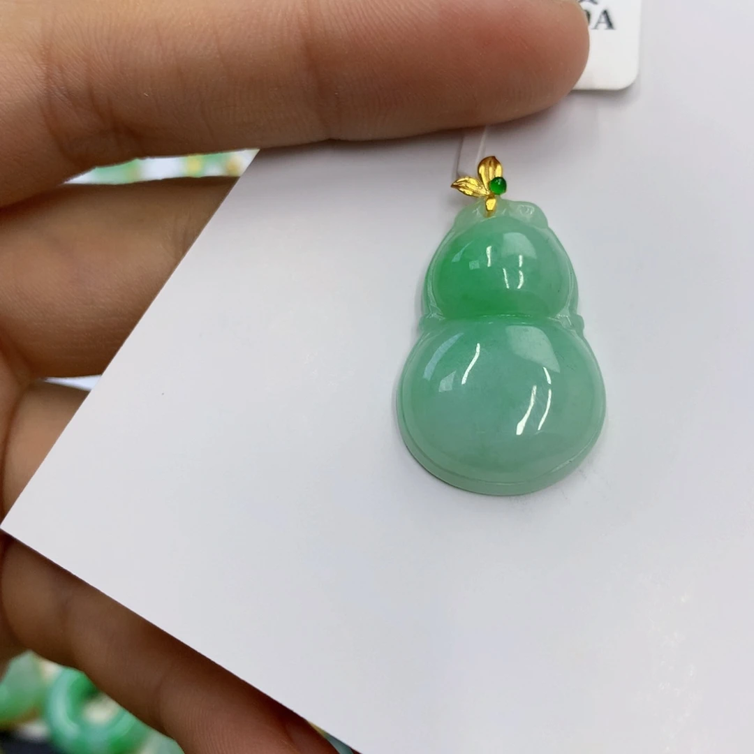 翡翠18K金镶嵌颈饰翡翠