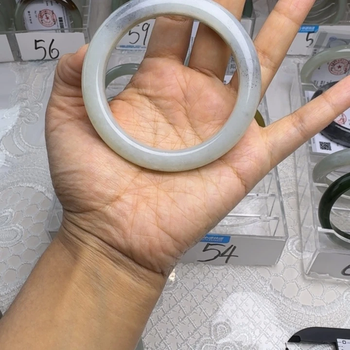 韩***丽和田玉（糖玉）未镶嵌手镯