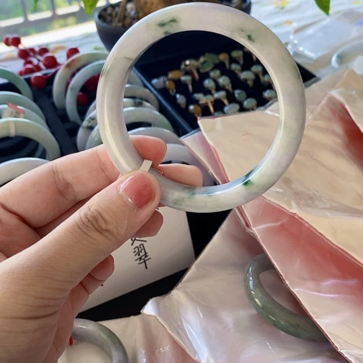 翡翠手镯未镶嵌天然A货翡翠手镯