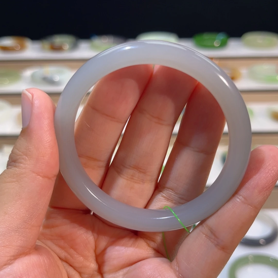 麦***可和田玉未镶嵌手镯