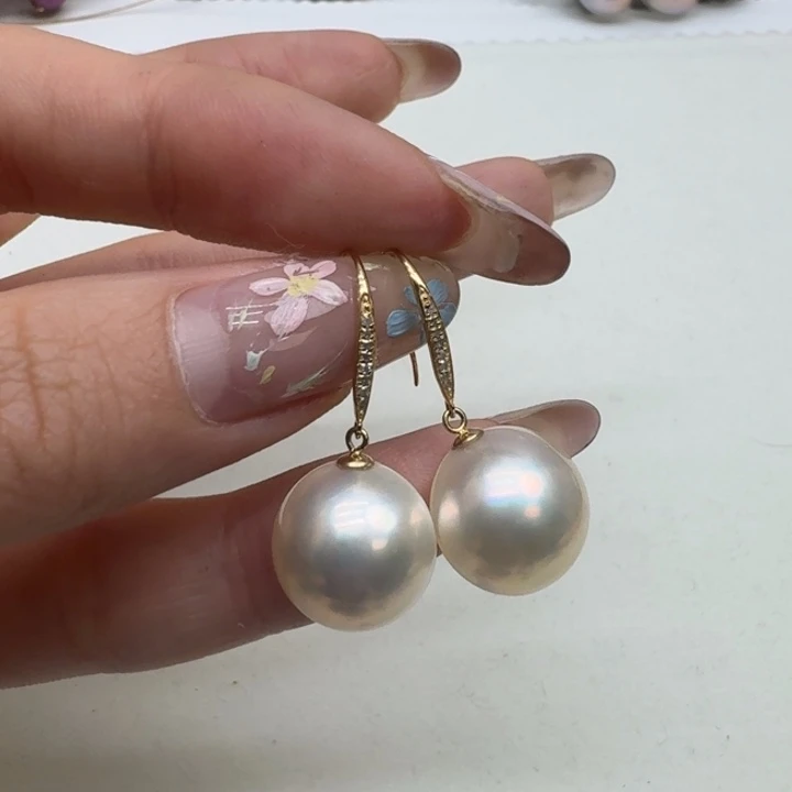 耳饰18K金镶嵌拼合珍珠（马贝珠）