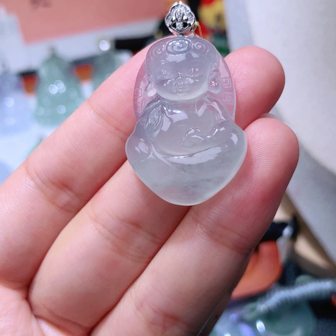 颈饰18K金镶嵌翡翠宝宝观音