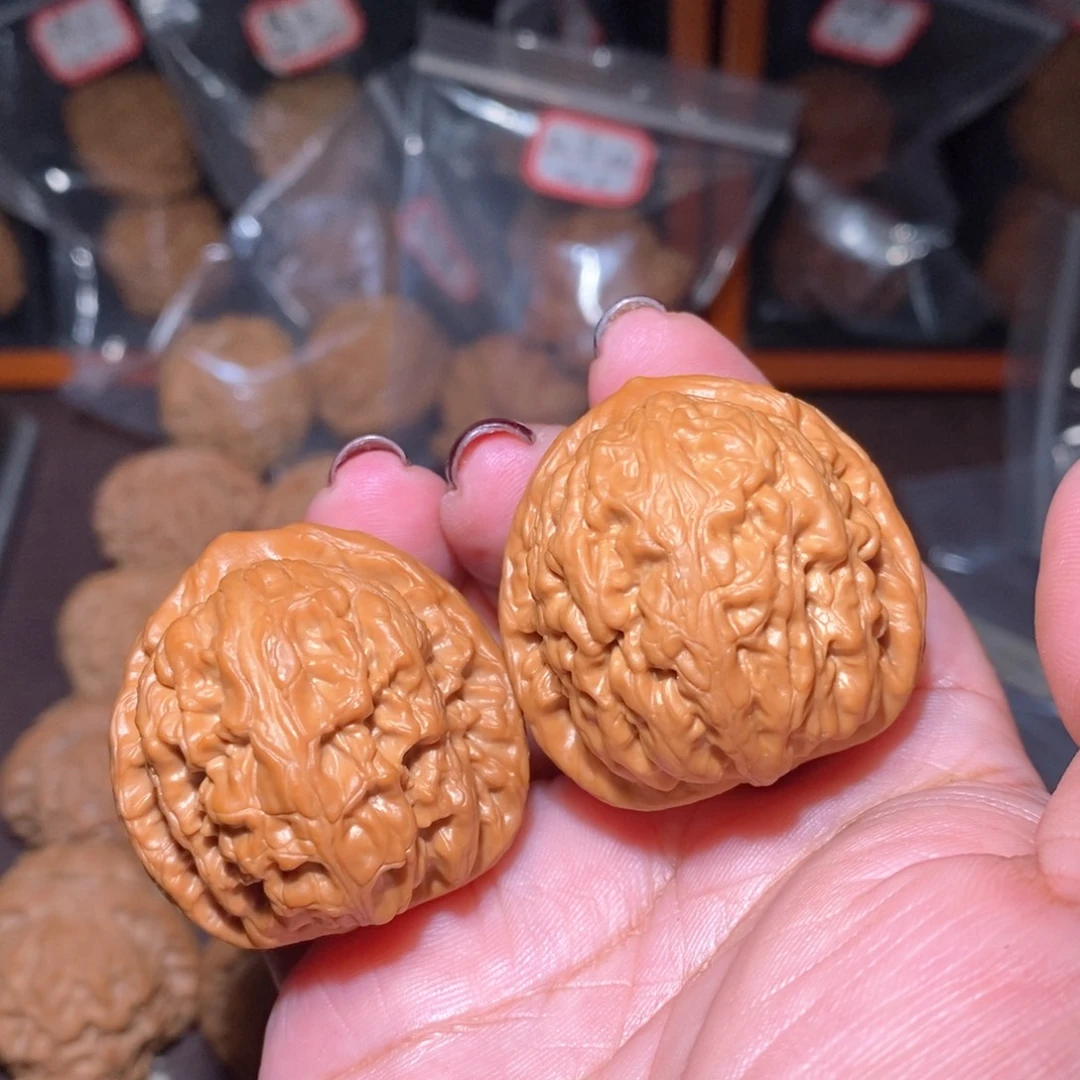 梦***飞把件文玩核桃红锦鲤