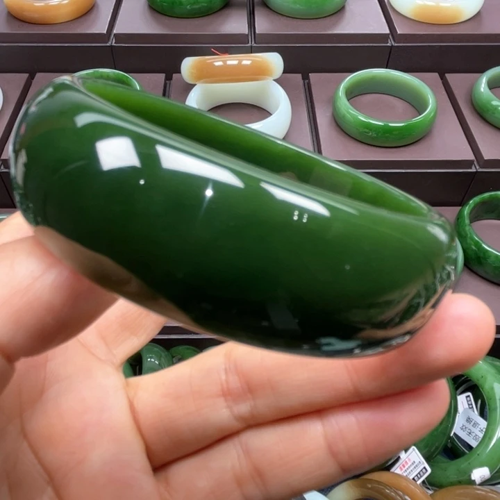 和田玉未镶嵌手镯