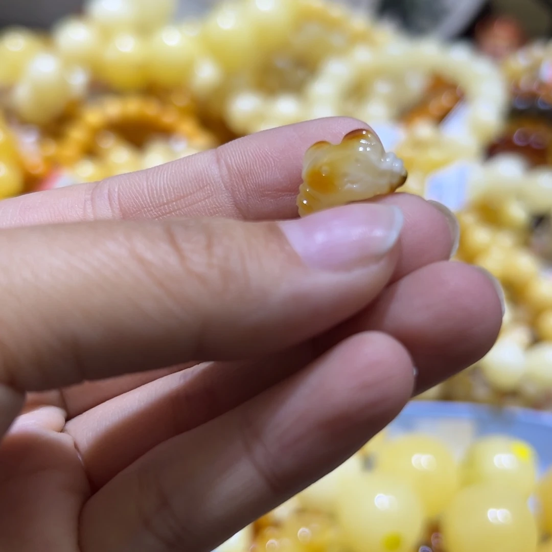 琥珀珠宝奇石未镶嵌