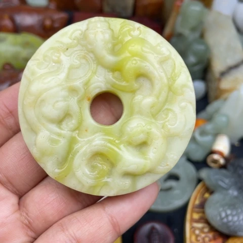 蛇纹石玉未镶嵌颈饰64