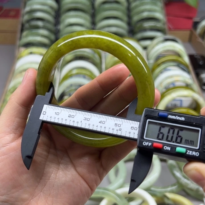 蛇纹石玉未镶嵌手镯50