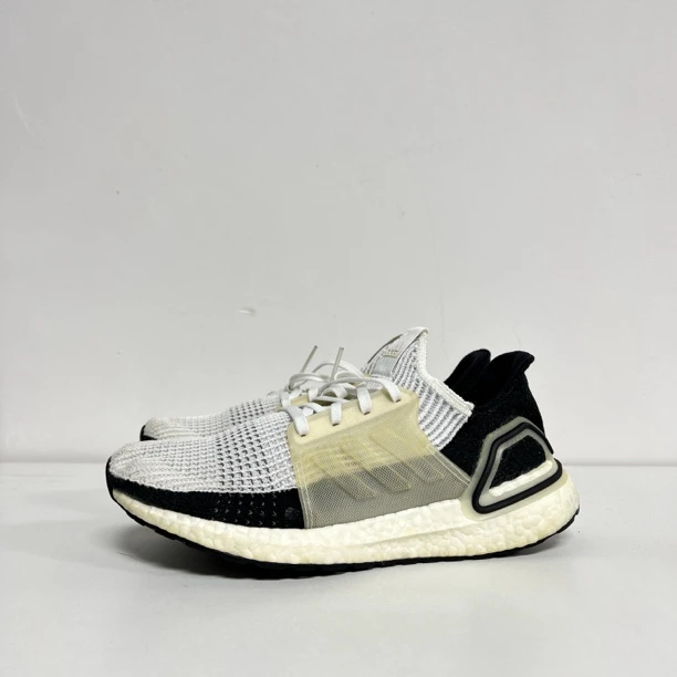 95新 maje 41码/内长255 ULT 黑白 跑步鞋