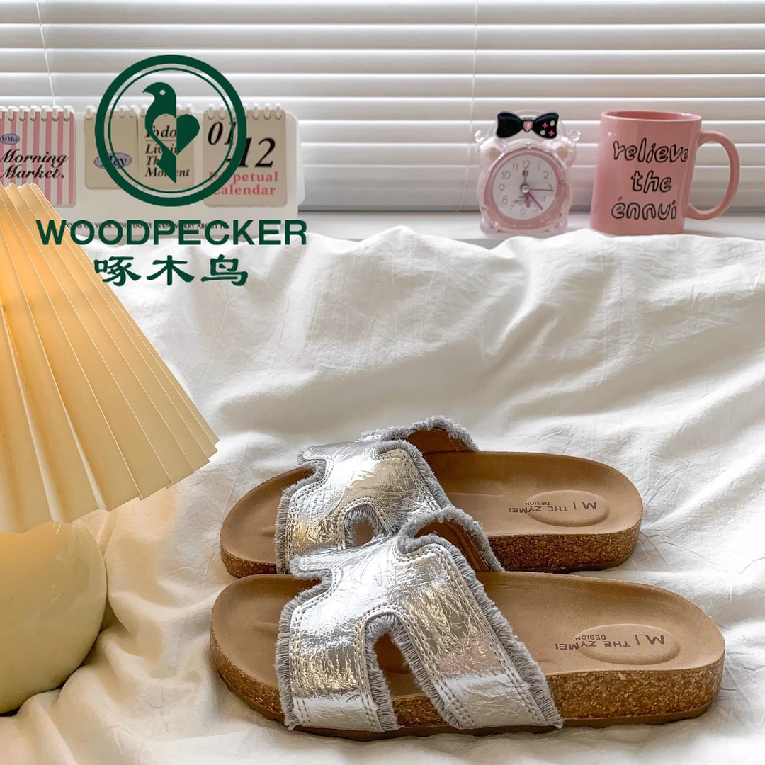 啄木鸟银色勃肯拖鞋女夏外穿2025新款复古法式沙滩凉拖鞋厚底半拖