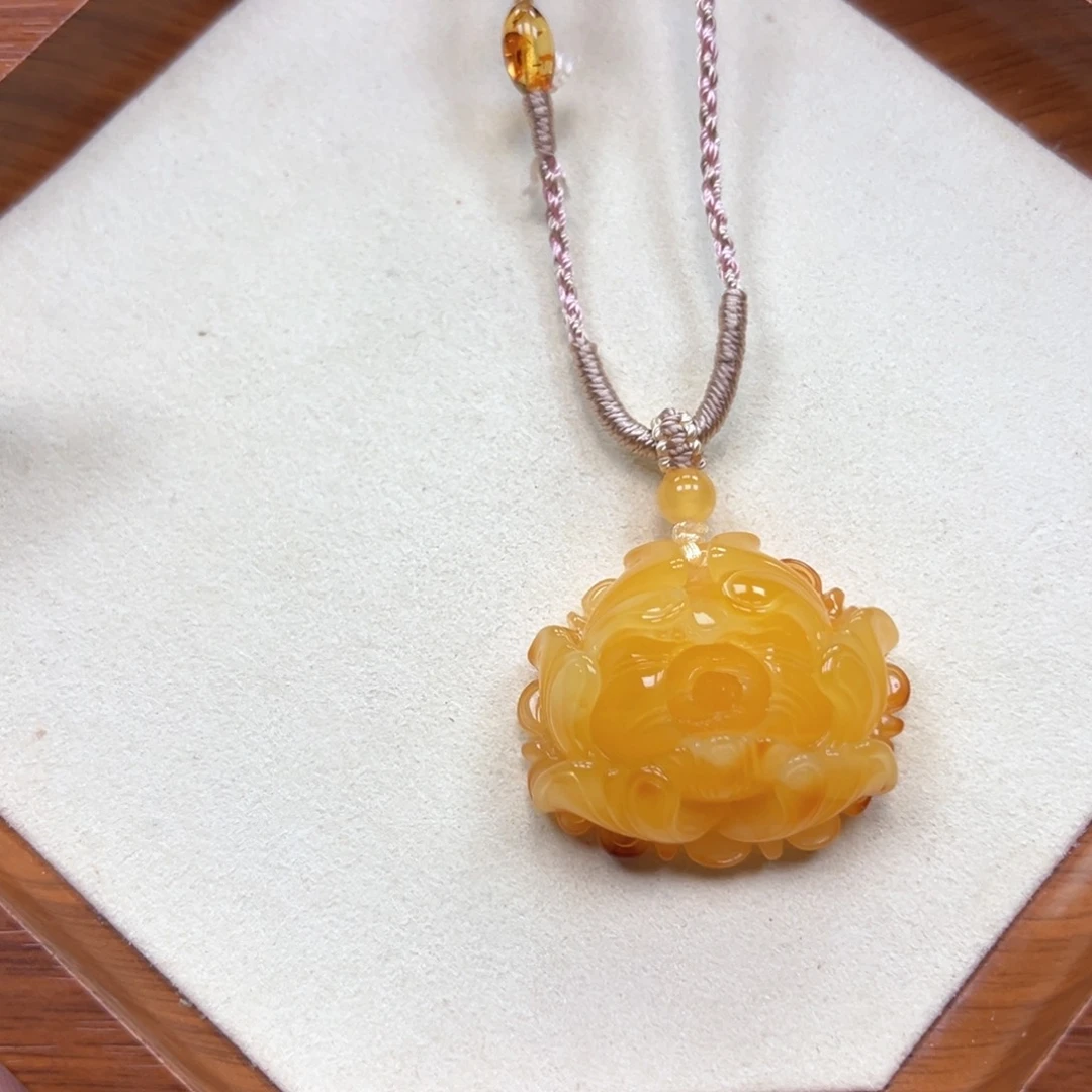 琥珀未镶嵌颈饰蜜蜡
