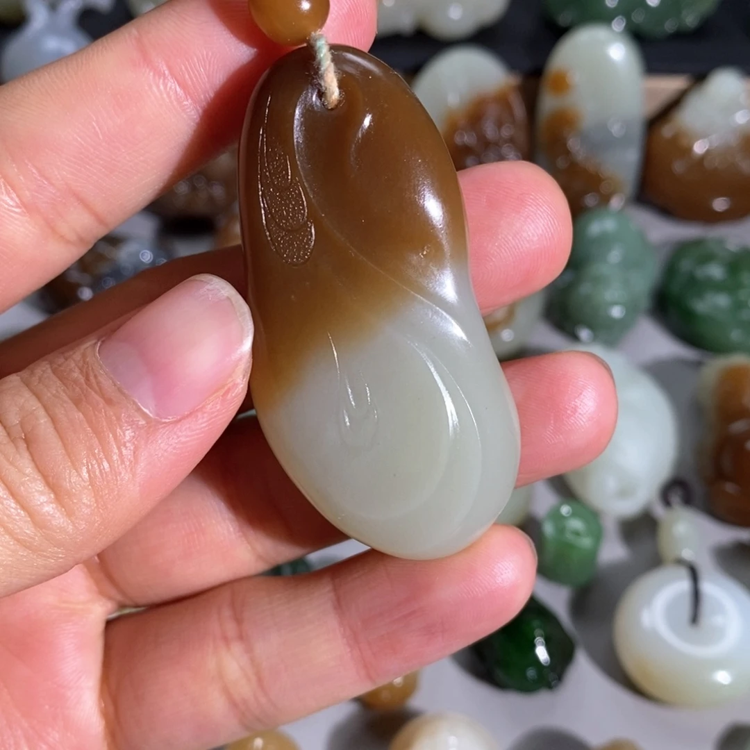 辛***辰和田玉未镶嵌挂件