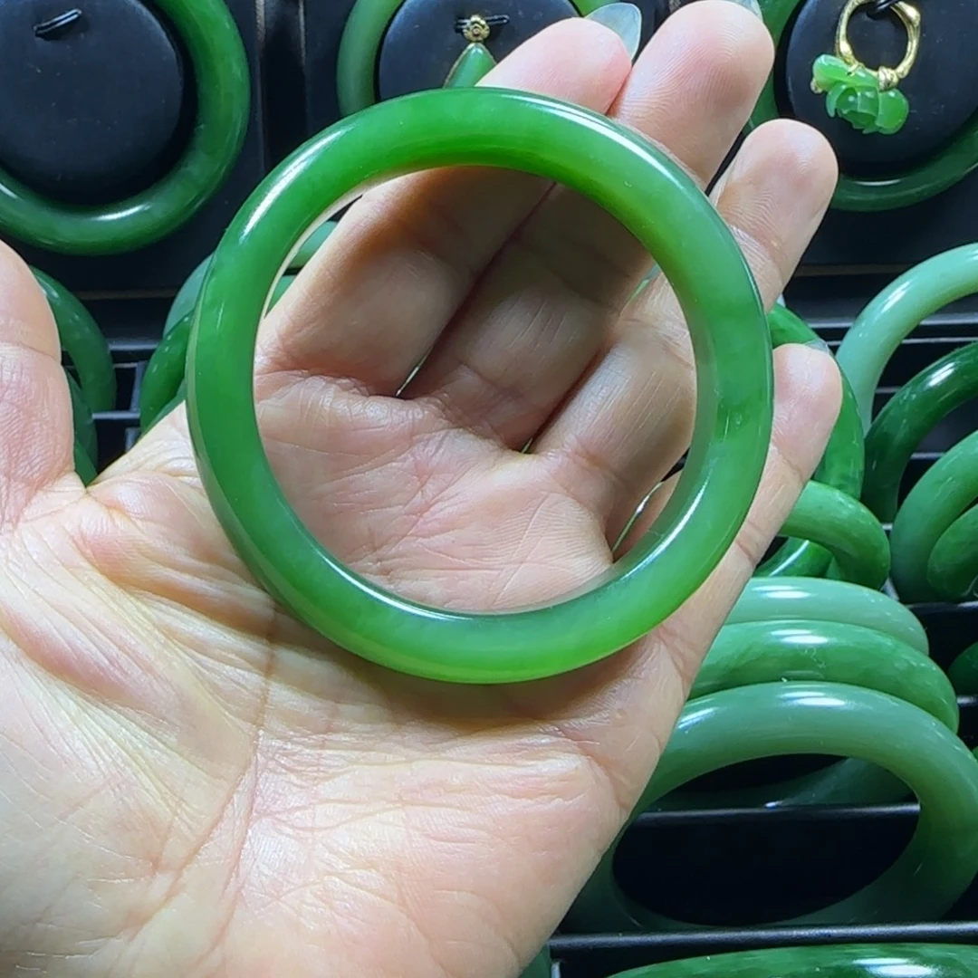 和田玉未镶嵌手镯