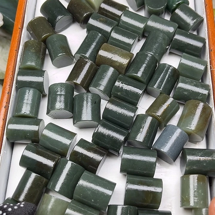 未镶嵌和田玉（糖玉）珠宝奇石