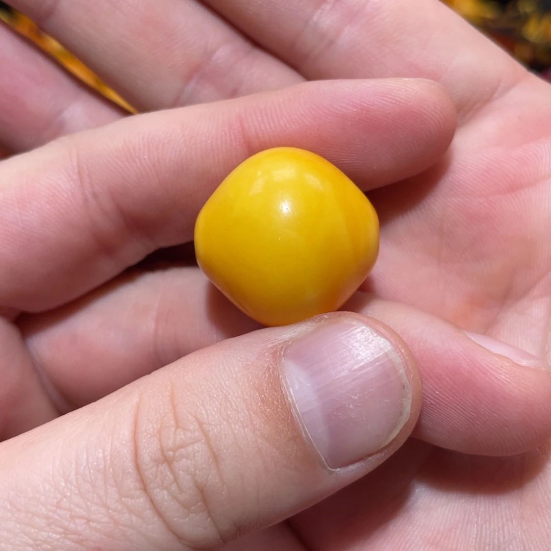沐***行未镶嵌琥珀裸石灯笼珠