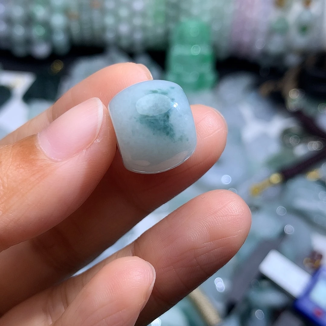 翡翠未镶嵌颈饰539。