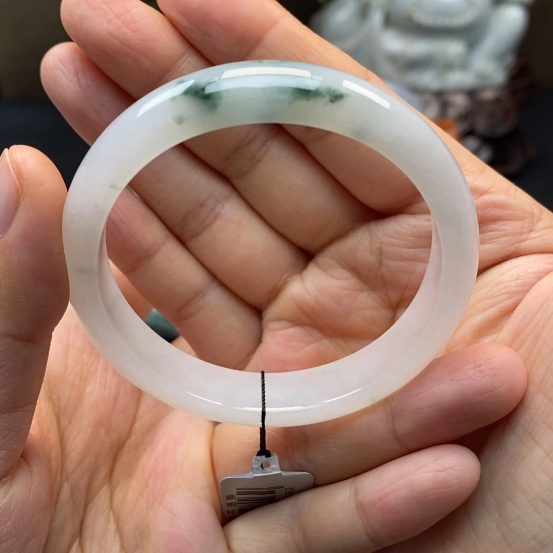 翡翠手镯未镶嵌天然