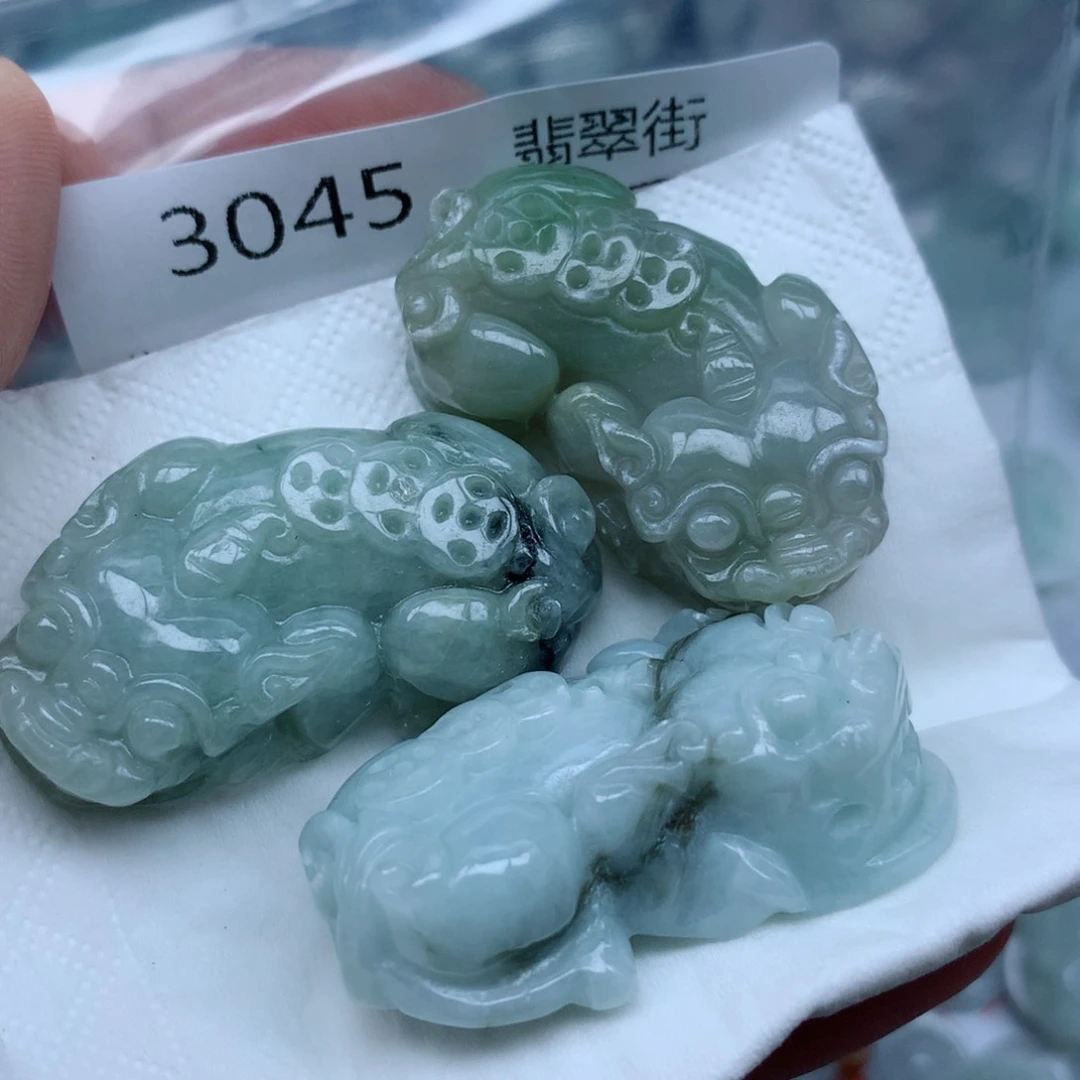 颈饰足铂镶嵌翡翠翡翠