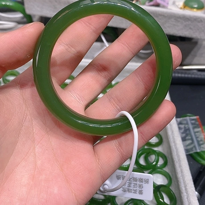 和田玉（碧玉）未镶嵌手镯