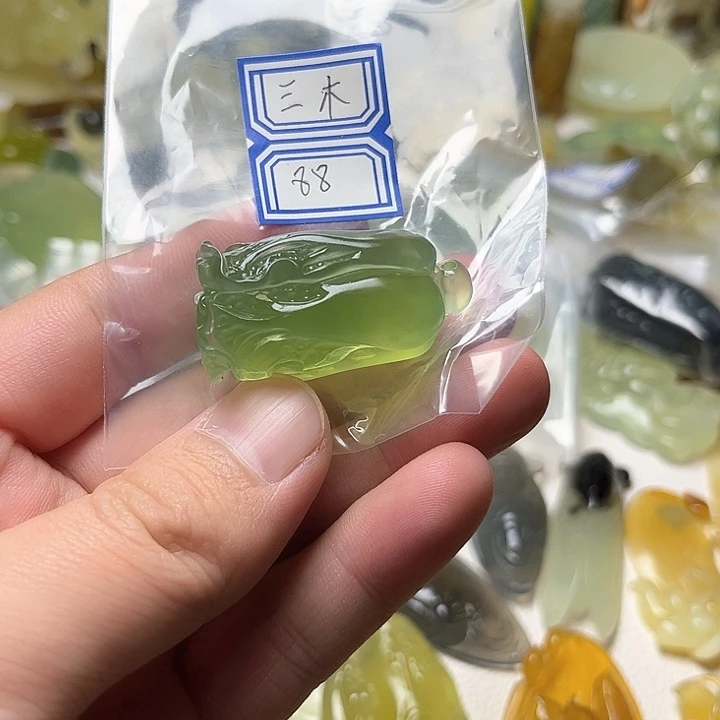未镶嵌蛇纹石玉颈饰三**森