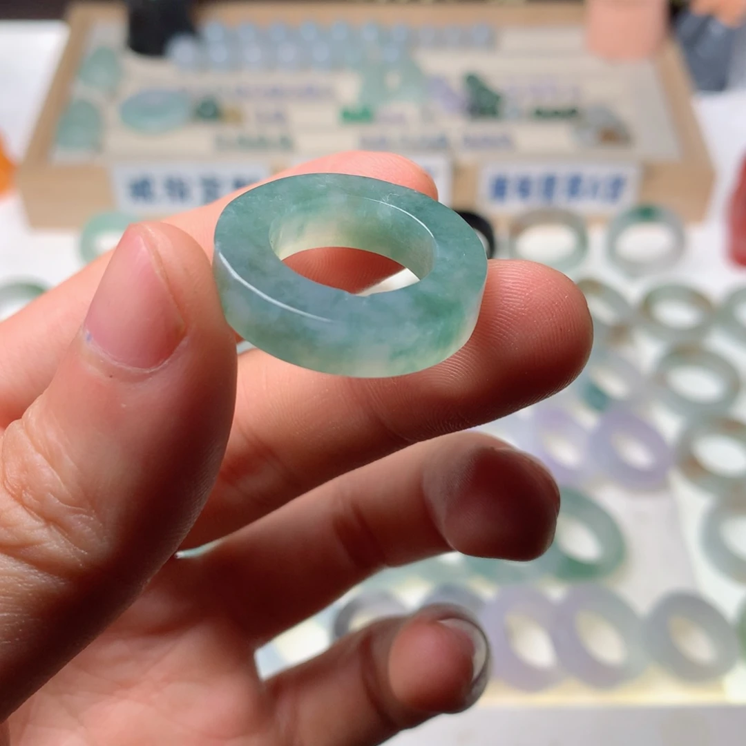 定制翡翠未镶嵌翡翠戒指