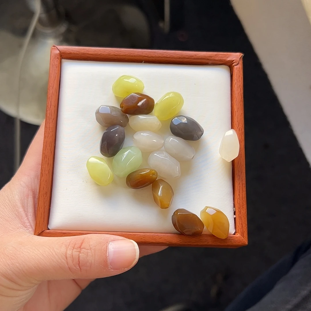 和田玉未镶嵌吊坠(不含链)