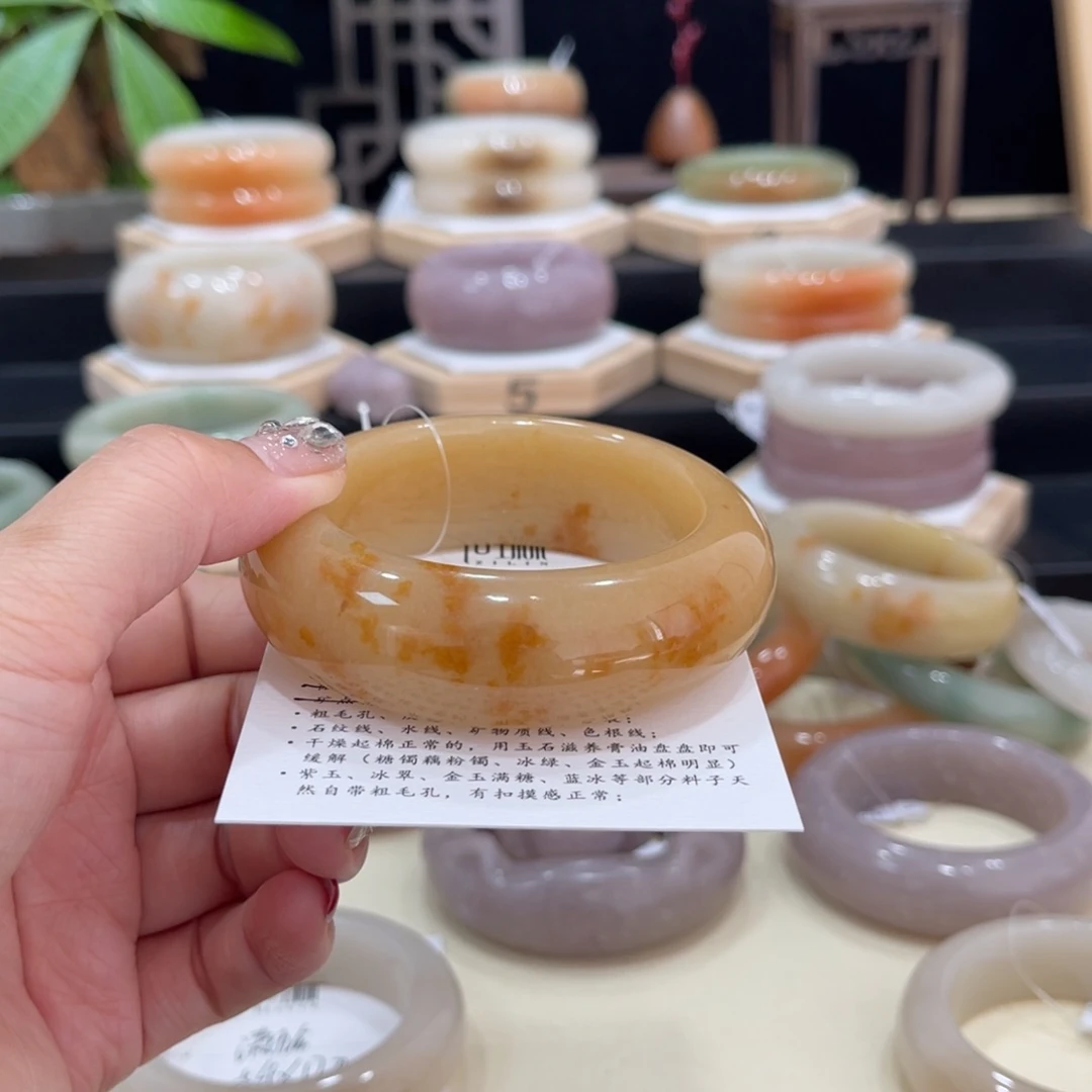 石英质玉手镯未镶嵌清**?