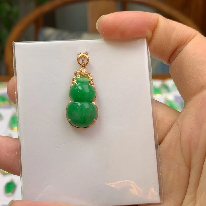 翡翠颈饰18K金镶嵌翡翠吊坠
